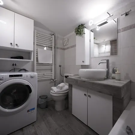 Apartman & Grey Family 100 M Cente Szaloniki