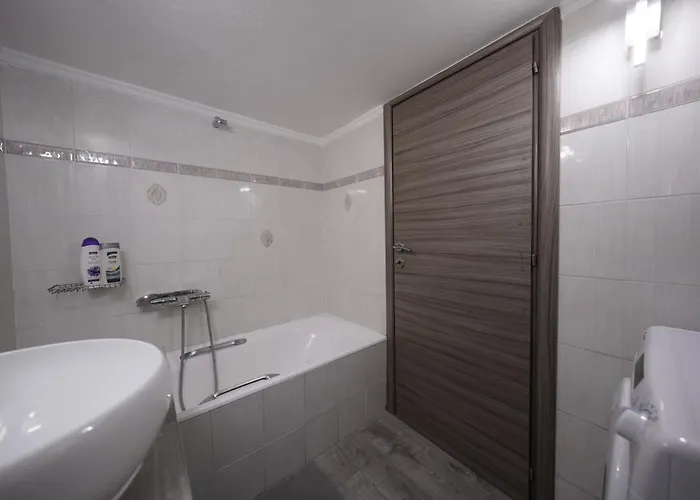 & Grey Family 100 M Cente * Salonicco