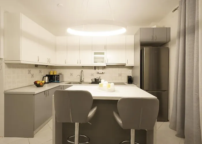 & Grey Family 100 M Cente Salonicco